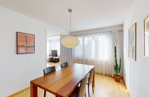 Seefeld Apartment | Executive 2BR apt near lake/city center (Dufour 4)