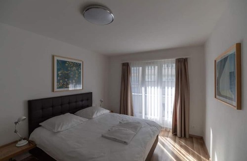 Muhlebach Apartment | 2.5BR flat close to lake/opera/city center (SF10)