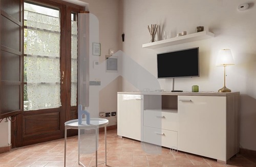 Pisa Apartment | TUSCANY HOUSE is the best solution for any need, close to the center along Viale delle Piaggi and to the Cisanello hospital. A beautiful garden welcomes you in a quiet and residential area with parking space (No ZTL). The independent house is composed by