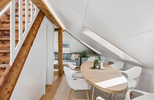 Old Town Apartment | Waterfront Penthouse AC Rooftop Free Parking