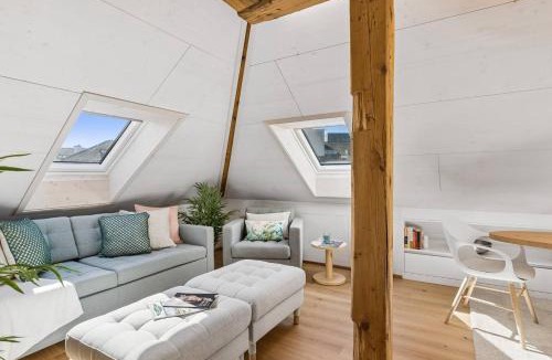 Old Town Apartment | Waterfront Penthouse AC Rooftop Free Parking