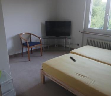 Schmerikon House | Zimmer mit Panoramablick auf den Zürichsee mit eigenes Bad und Terassenzugang