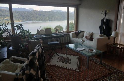 Schmerikon House | Zimmer mit Panoramablick auf den Zürichsee mit eigenes Bad und Terassenzugang
