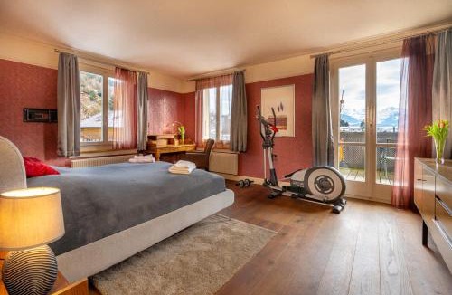 Huenibach Villa | Lake and Mountain View Villa with Whirlpool and Free Parking in Huenibach