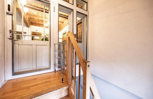 Innenstadt House | The R Loft - Cosy Hostel, Communal Bathroom and Kitchen