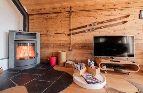 Les Posses-sur-Bex Apartment | Chalet Rouge Coeur