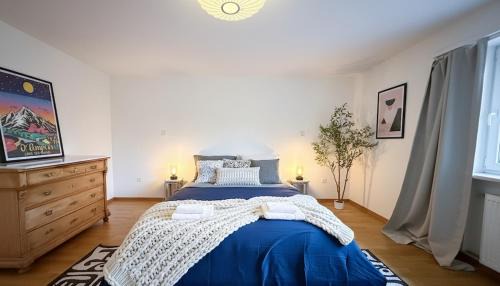 Dietikon District Apartment | Cozy Spacious Apartment near Zurich City with Balcony & Free Parking