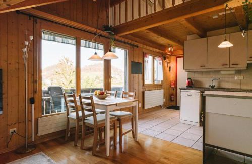 Faulensee Apartment | Apartment Steamboat Suite in See- und Bergnähe, 4 Gäste, Balkon mit Aussicht