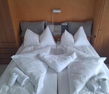 Ruetli Apartment | Panorama Lakeside Retreat Seelisberg