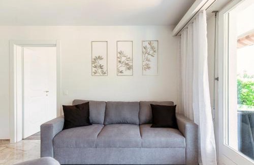 Morcote Apartment | Morcote Romance by Quokka 360 - Apartment with Patio and Shared Pool
