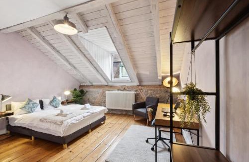 Innenstadt House | The R Loft - Cosy Hostel, Communal Bathroom and Kitchen