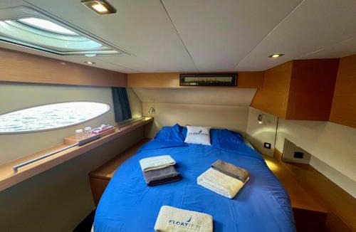 Geneva City Centre Boat Rental | Floatinn Boat-BnB
