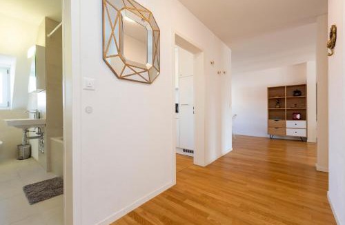 Werd Apartment | KAYA Zurich Apartment 5B - Downtown 2BR Deluxe Loft Apt