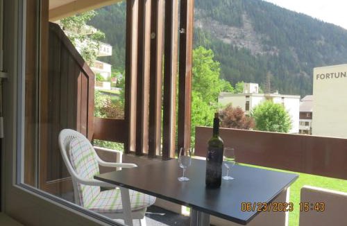 Leukerbad Apartment | Mayenzett 25, komplett renoviert, vis-à-vis Klinik & Thermalbad