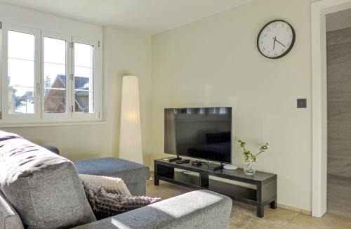 Krattigen Apartment | Apartment Huus Chloster- Apt Niesen by Interhome