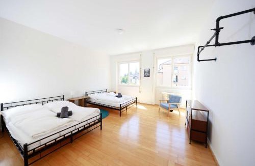 Sihlfeld Apartment | Zurich City Gem Steps to Tram Family & group