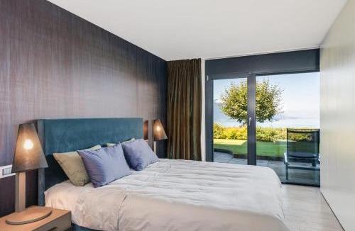 Montreux Apartment | Charming and Spacious Residence in the Heart of Brent by GuestLee