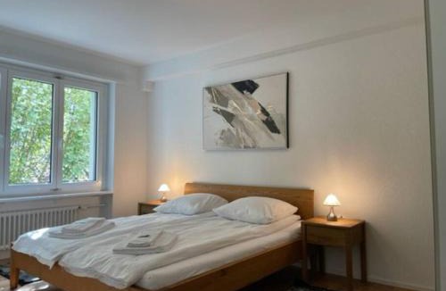 Hirslanden Apartment | Sunny and very central 2BR flat - Sky8