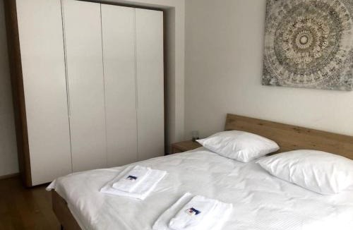 Sihlfeld Apartment | Very sunny 1BR flat in the city center - West4