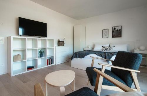 Montagnola Apartment | La Palma 1 by Quokka 360 - Stylish Modern Lake View Apartment