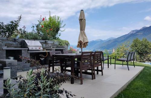 Riazzino House | Ales Green
