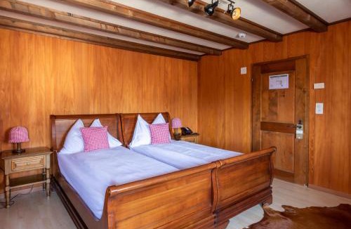 Merlischachen Cabin | Swiss-Chalet Merlischachen - Historik Chalet-Hotel Lodge