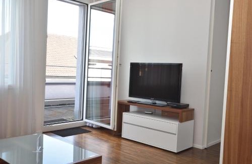 Seefeld Apartment | Stylish 1BR near lake and Opera - Flower 52