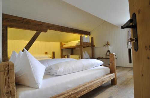 Engelberg Hostel | Berglodge Ristis