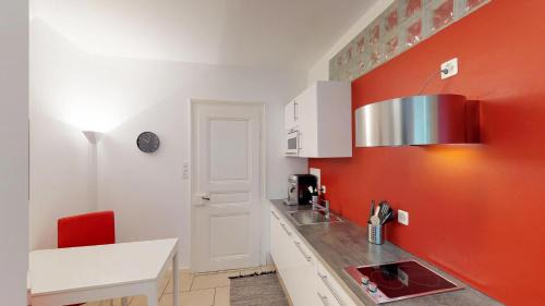 Iselin Apartment | Unique Serviced Living @ Airport Line