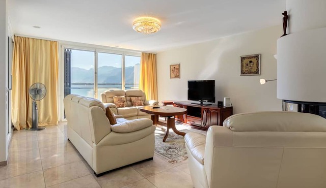 Nice apartment for 6 guests with WIFI, hot tub, pool, TV, balcony, panoramic view and parking