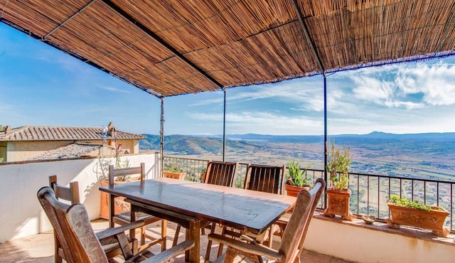 Villa in Cortona With Pool