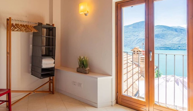 Beautiful apartment for 6 guests with TV, terrace, pets allowed and parking