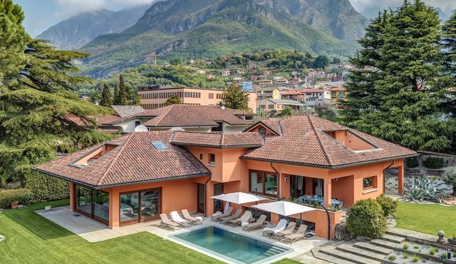 Charming Lake Front Villa Beatrice in Mandello del Lario