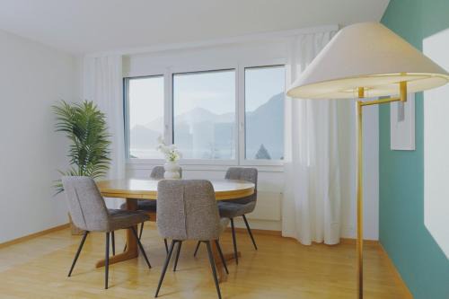 Traumhafte 2,5-Zi-Wohnung -A- mit Sicht auf See und Berge