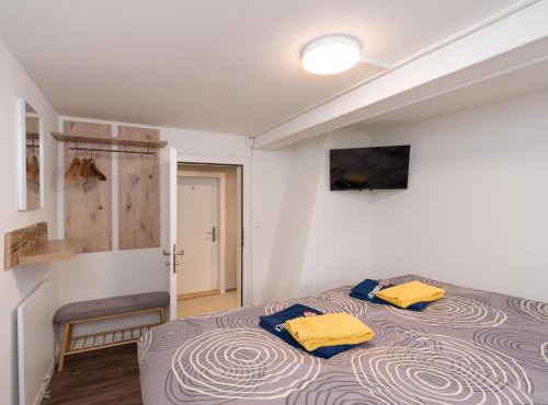 Private Rooms near Glarus, Shared Bath