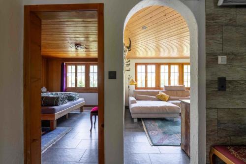 Hot Tub Chalet with BBQ netx to Gondola Nature and near Spiez