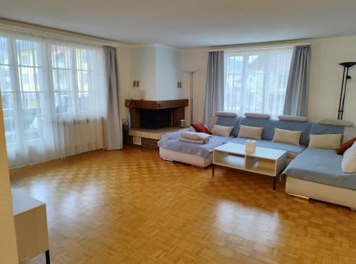 Spacious Cozy House for Groups & Families 2 Floors & free parking