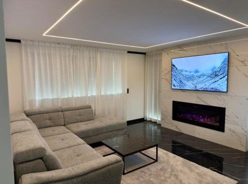 Modern 3BR Apartment with Fireplace, Miele Kitchen and Balcony