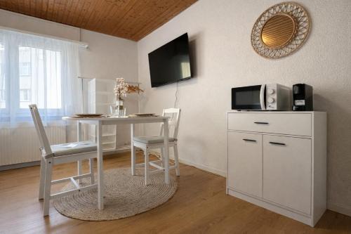 Studio nahe Rheinfall & Bahnhof mit Parkplatz und Netflix