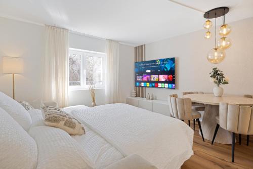 HAVN - Urban Riverside Apartment with cinema, airport and free parking
