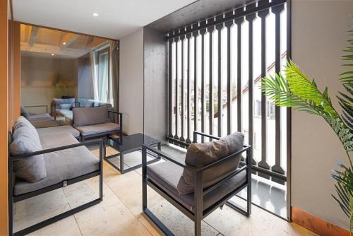 Visionary Hospitality Bassersdorf, Zürich - Premium Apartments in Swiss Style with Free Parking, Washer, Kitchen, Terrace, Vaulted Cellar Event Room, Bus Stop, 15' City & Airport