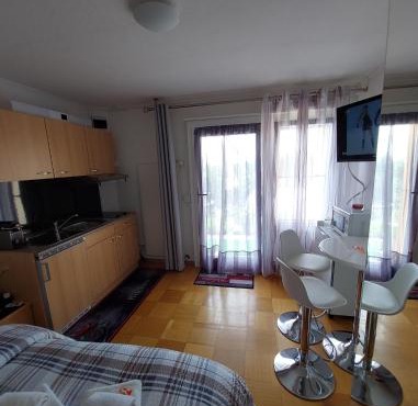 Joli studio avec terrasse et vue POUR NON FUMEURS