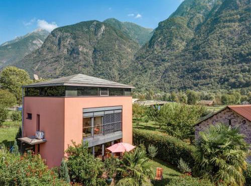 Casa Oliver, tra la Calanca e i castelli di Bellinzona