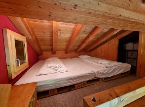 Cute attic apartment in the heart of the mountains
