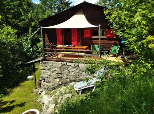 Petit chalet rustique et bucolique