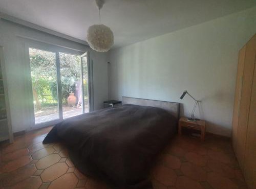GOLDEN HILL Quiet Spacious Rooms, Garden, Shared Kitchen
