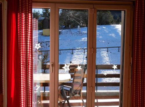 Romantic Chalet-Style Flat with Mountain View